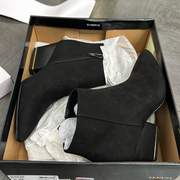 ALFANI Armena Womens Zipper Pointed Toe Booties In Black - Picture 2 of 6